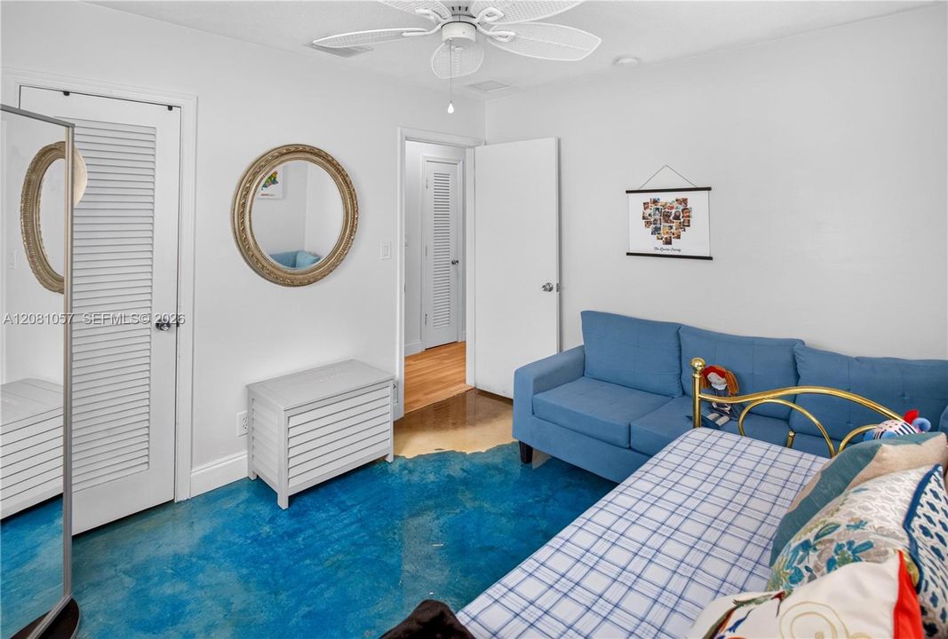 : $355,000 (2 beds, 1 baths, 884 Square Feet)