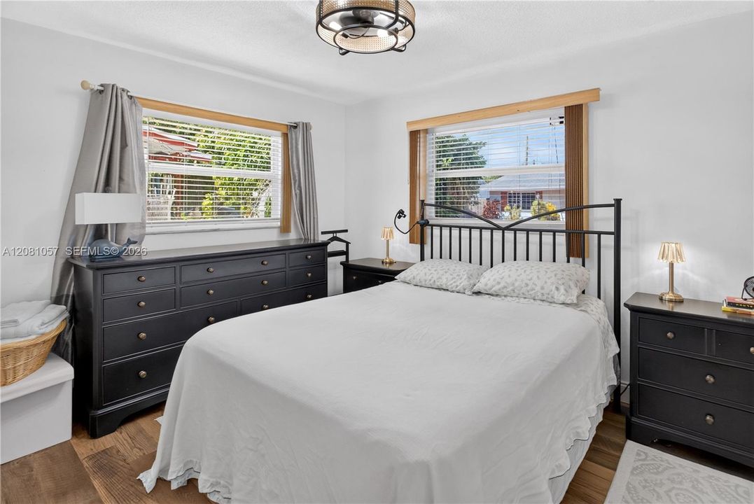 : $355,000 (2 beds, 1 baths, 884 Square Feet)
