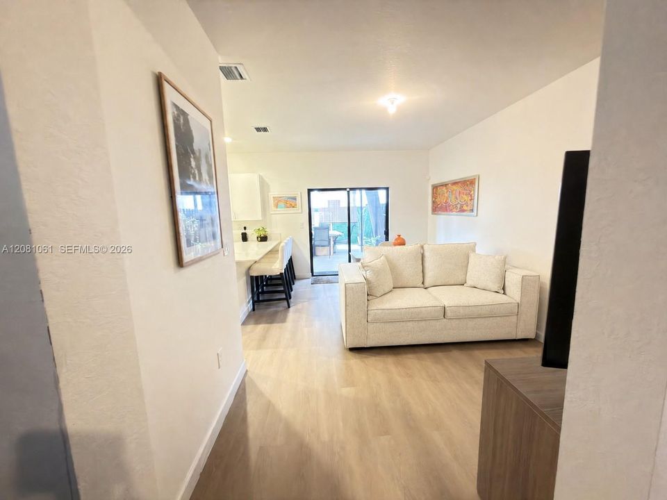 For Sale: $400,000 (3 beds, 2 baths, 1612 Square Feet)