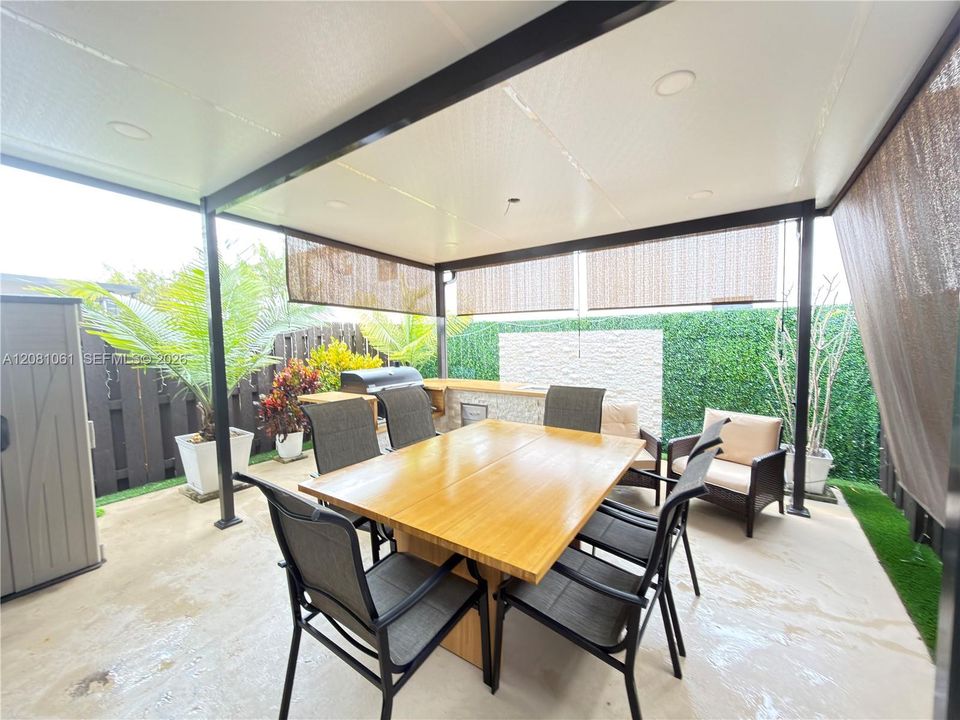 For Sale: $400,000 (3 beds, 2 baths, 1612 Square Feet)