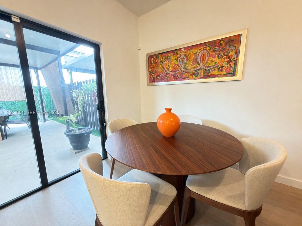 For Sale: $400,000 (3 beds, 2 baths, 1612 Square Feet)