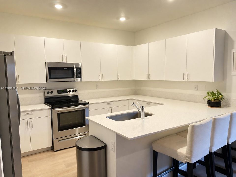 For Sale: $400,000 (3 beds, 2 baths, 1612 Square Feet)