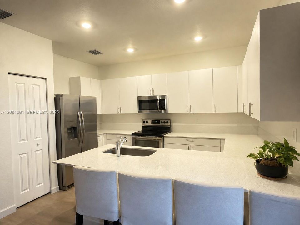 For Sale: $400,000 (3 beds, 2 baths, 1612 Square Feet)