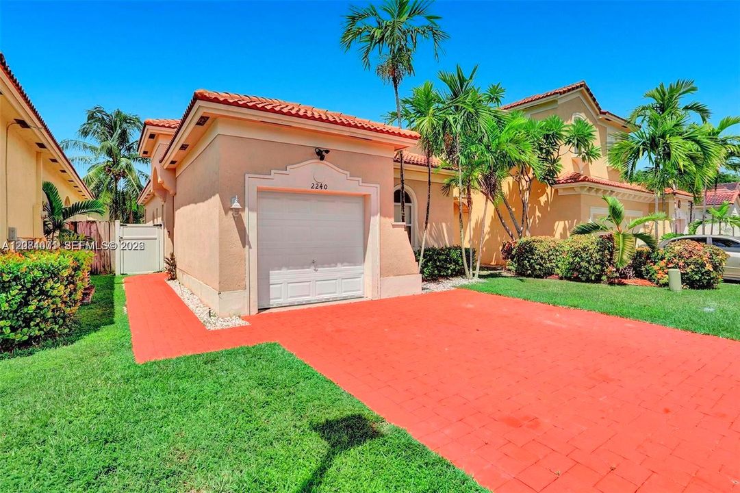 En Venta: $450,000 (3 camas, 2 baños, 1250 Pies cuadrados)