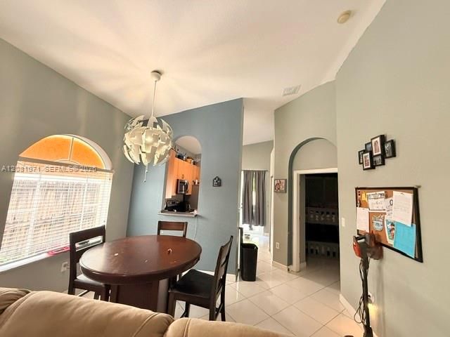 En Venta: $450,000 (3 camas, 2 baños, 1250 Pies cuadrados)