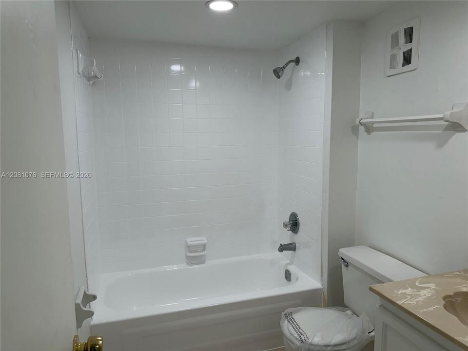 В аренду: $1,995 (2 спален, 2 ванн, 949 Квадратных фут)