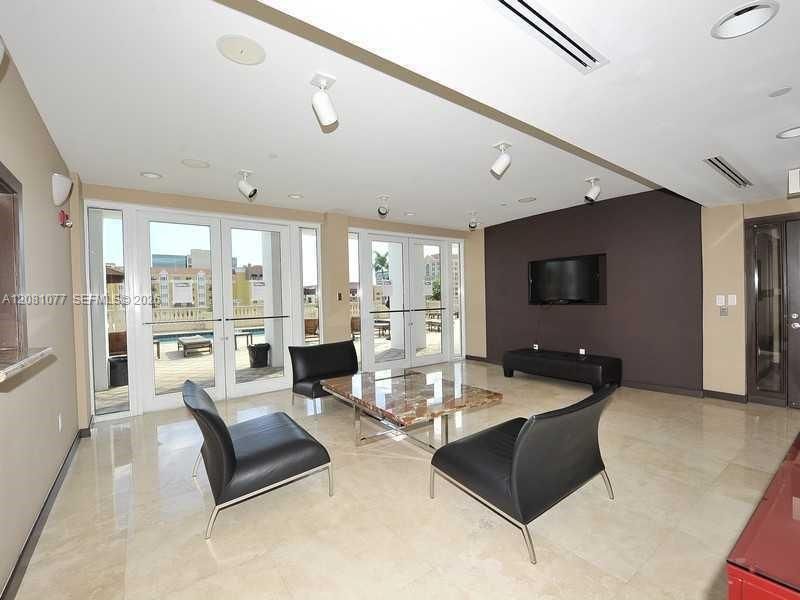 В аренду: $4,200 (2 спален, 2 ванн, 1114 Квадратных фут)