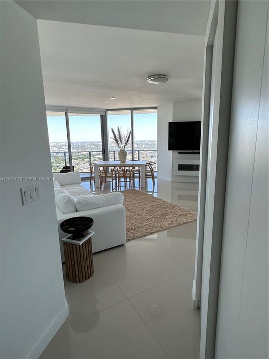 В аренду: $5,500 (2 спален, 2 ванн, 1178 Квадратных фут)