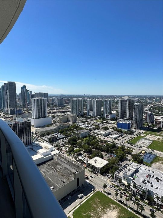 В аренду: $5,500 (2 спален, 2 ванн, 1178 Квадратных фут)