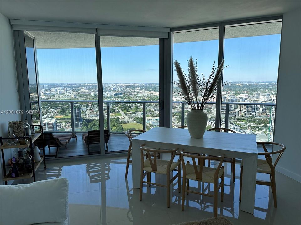 В аренду: $5,500 (2 спален, 2 ванн, 1178 Квадратных фут)