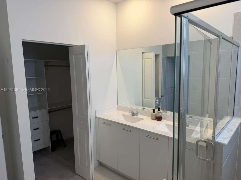 En Venta: $520,000 (3 camas, 2 baños, 1331 Pies cuadrados)