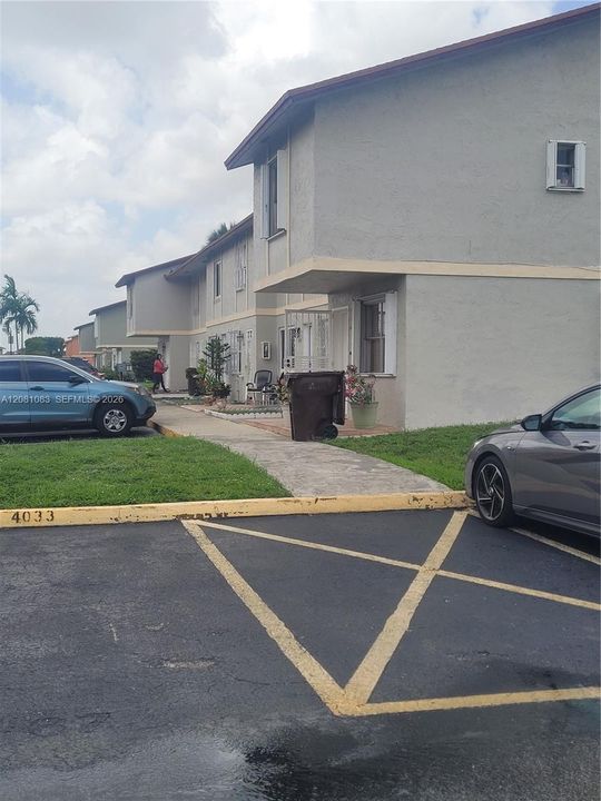 For Rent: $2,250 (2 beds, 2 baths, 871 Square Feet)