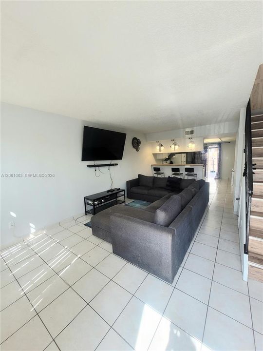 For Rent: $2,250 (2 beds, 2 baths, 871 Square Feet)