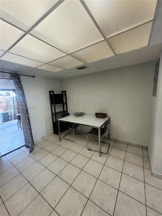 For Rent: $2,250 (2 beds, 2 baths, 871 Square Feet)
