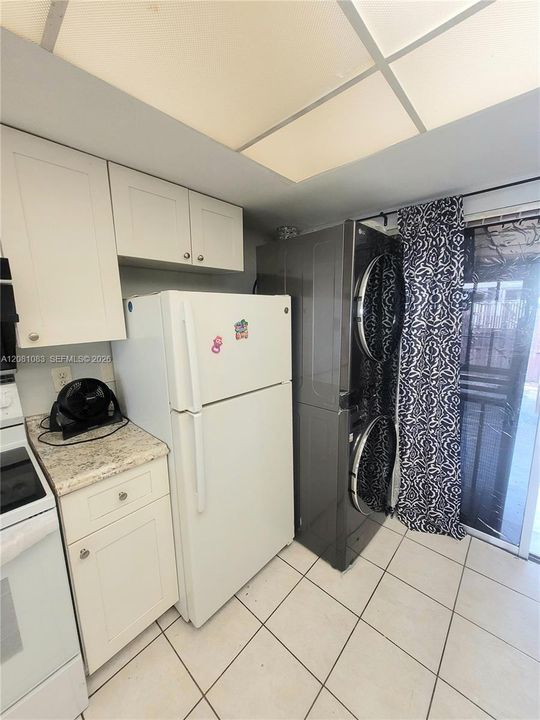 For Rent: $2,250 (2 beds, 2 baths, 871 Square Feet)