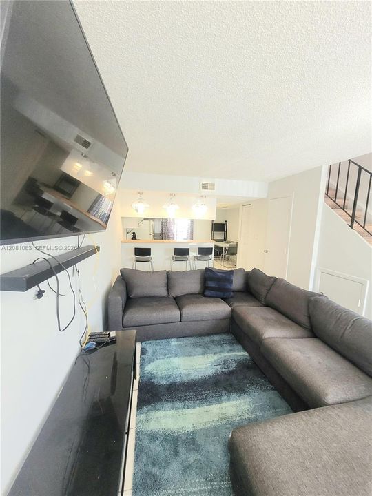 For Rent: $2,250 (2 beds, 2 baths, 871 Square Feet)