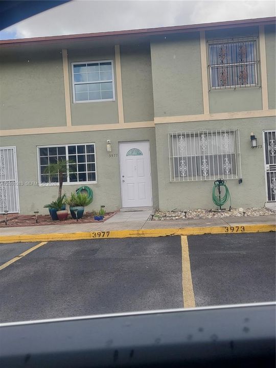For Rent: $2,250 (2 beds, 2 baths, 871 Square Feet)