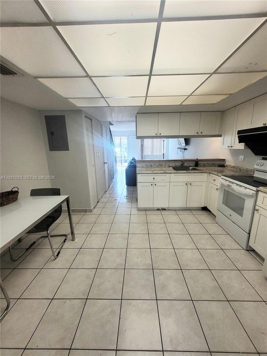 For Rent: $2,250 (2 beds, 2 baths, 871 Square Feet)
