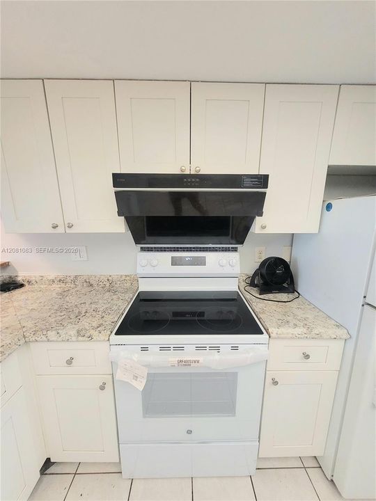 For Rent: $2,250 (2 beds, 2 baths, 871 Square Feet)