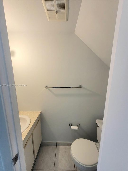 For Rent: $2,250 (2 beds, 2 baths, 871 Square Feet)