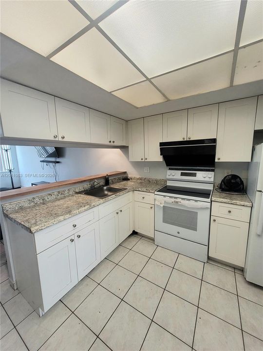 For Rent: $2,250 (2 beds, 2 baths, 871 Square Feet)