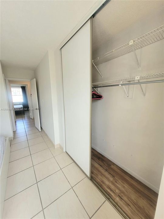 For Rent: $2,250 (2 beds, 2 baths, 871 Square Feet)