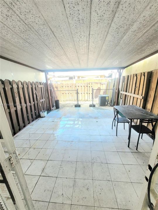 For Rent: $2,250 (2 beds, 2 baths, 871 Square Feet)