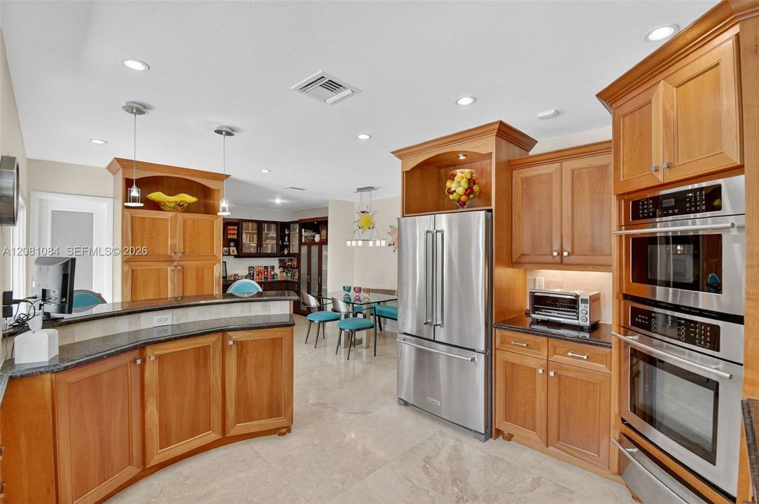 For Rent: $7,000 (3 beds, 3 baths, 2256 Square Feet)