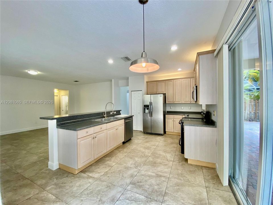 В аренду: $4,750 (4 спален, 3 ванн, 2310 Квадратных фут)
