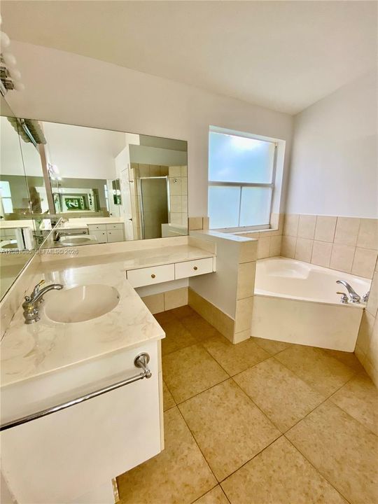 В аренду: $4,750 (4 спален, 3 ванн, 2310 Квадратных фут)