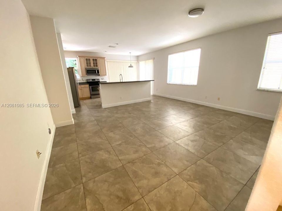 В аренду: $4,750 (4 спален, 3 ванн, 2310 Квадратных фут)