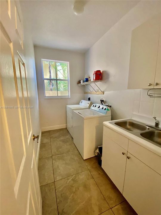 В аренду: $4,750 (4 спален, 3 ванн, 2310 Квадратных фут)
