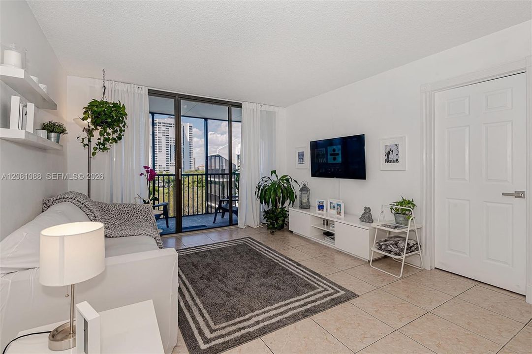 В аренду: $2,200 (2 спален, 2 ванн, 994 Квадратных фут)
