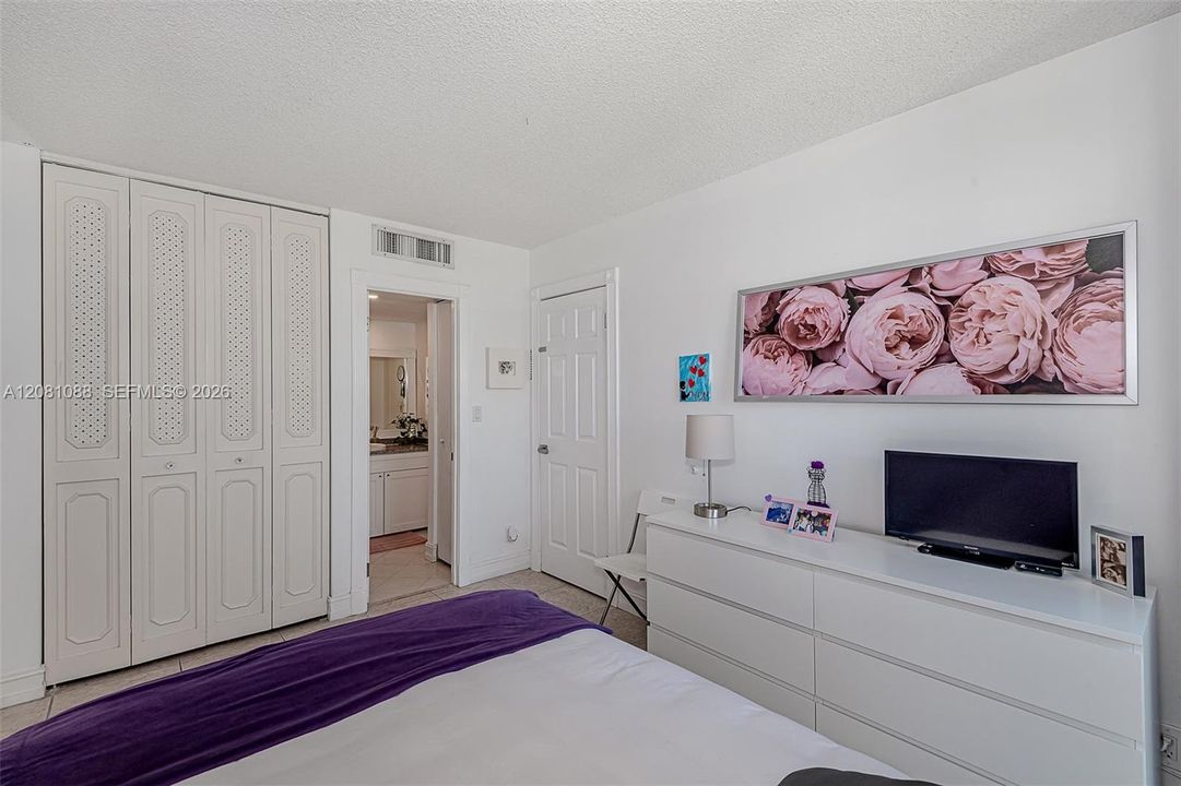 В аренду: $2,200 (2 спален, 2 ванн, 994 Квадратных фут)