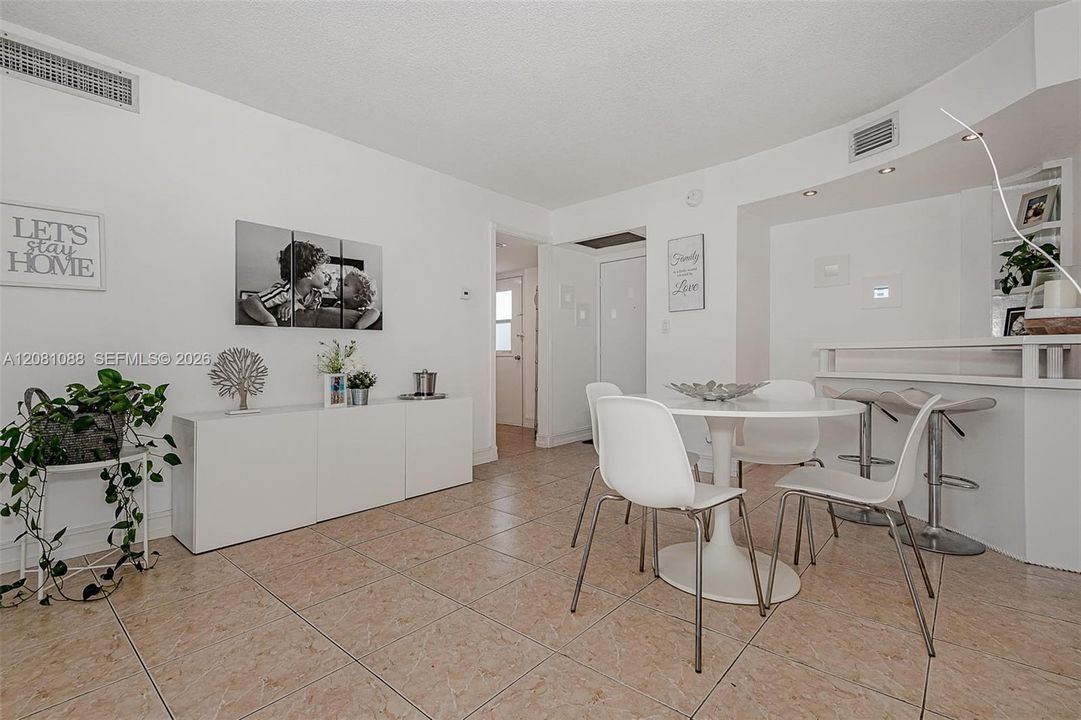 В аренду: $2,200 (2 спален, 2 ванн, 994 Квадратных фут)