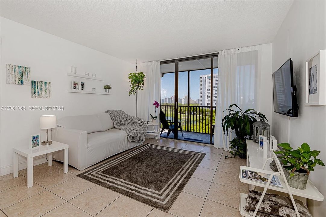 В аренду: $2,200 (2 спален, 2 ванн, 994 Квадратных фут)