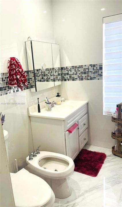 For Sale: $850,000 (3 beds, 3 baths, 1429 Square Feet)