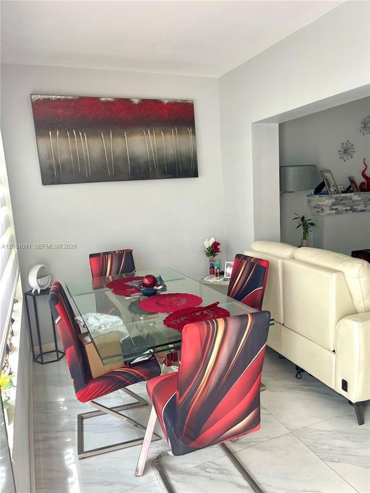 For Sale: $850,000 (3 beds, 3 baths, 1429 Square Feet)