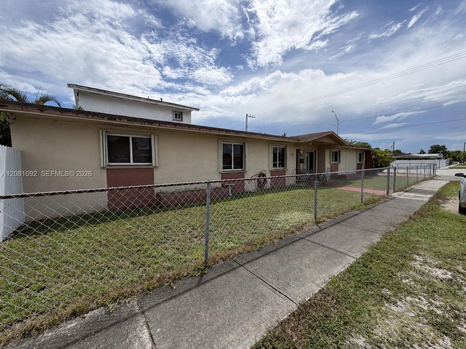 For Sale: $680,000 (3 beds, 2 baths, 1362 Square Feet)