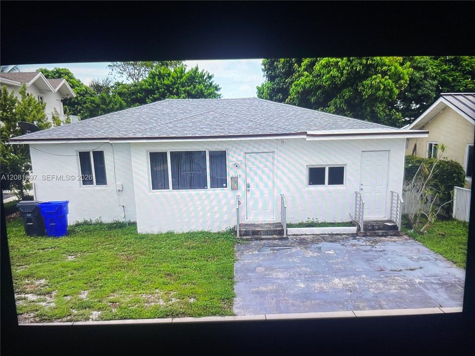 For Rent: $2,200 (3 beds, 1 baths, 1489 Square Feet)