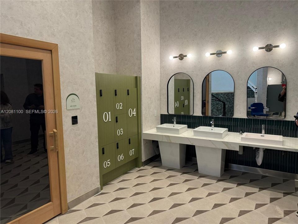 В аренду: $2,600 (0 спален, 1 ванн, 350 Квадратных фут)