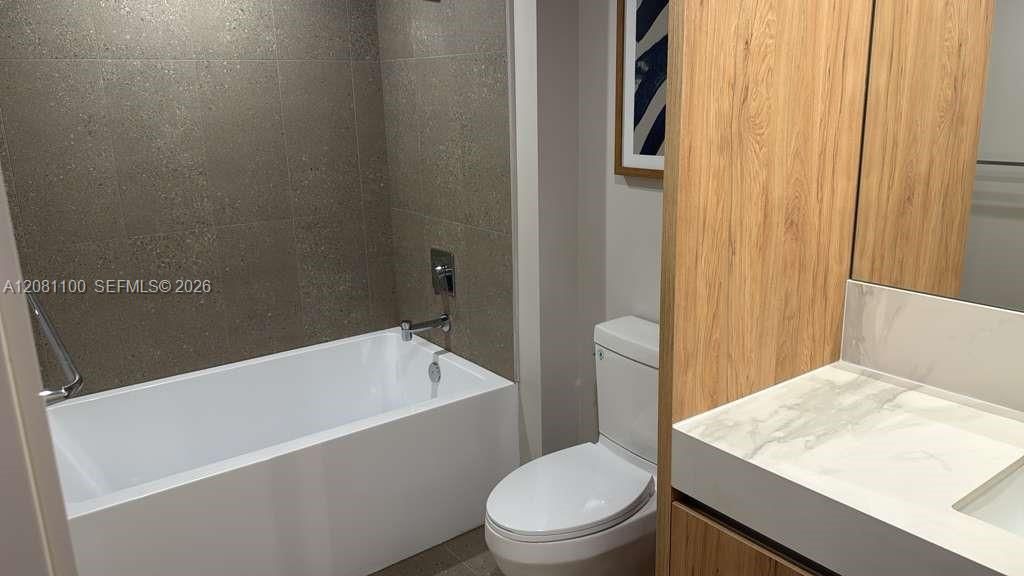 В аренду: $2,600 (0 спален, 1 ванн, 350 Квадратных фут)