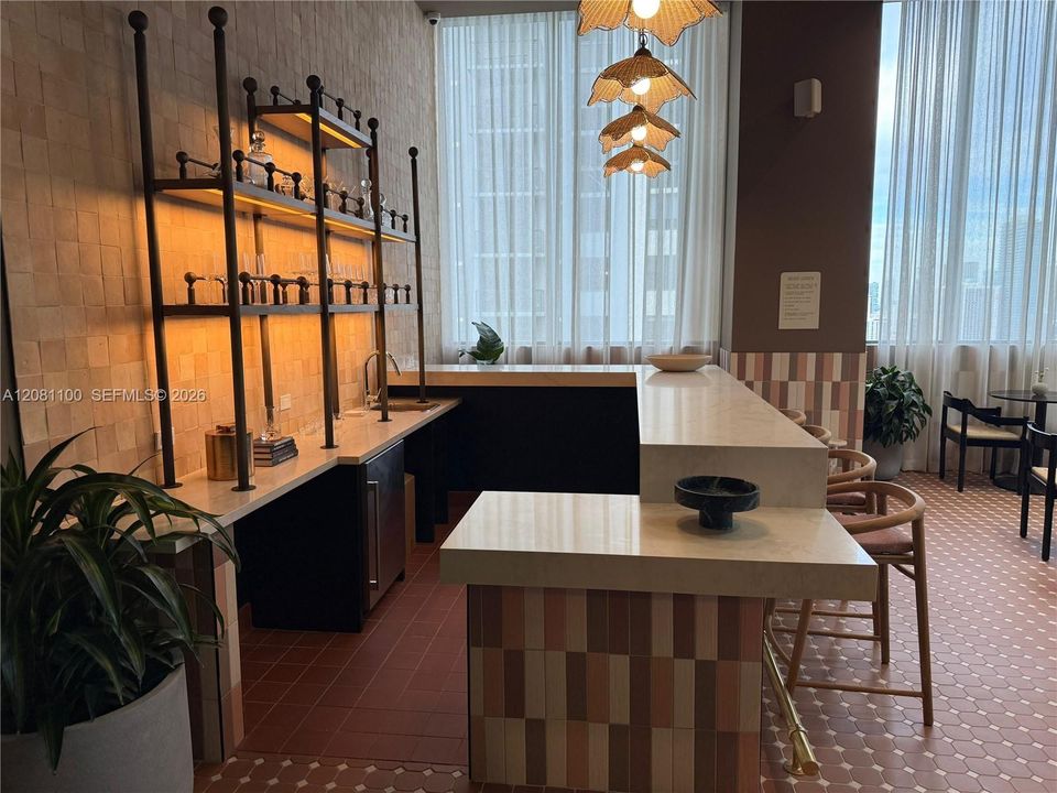 В аренду: $2,600 (0 спален, 1 ванн, 350 Квадратных фут)