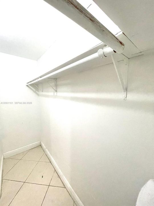 For Rent: $2,790 (2 beds, 1 baths, 2870 Square Feet)