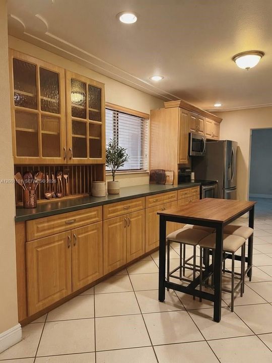 For Rent: $2,790 (2 beds, 1 baths, 2870 Square Feet)