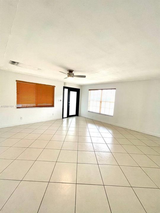For Rent: $2,790 (2 beds, 1 baths, 2870 Square Feet)