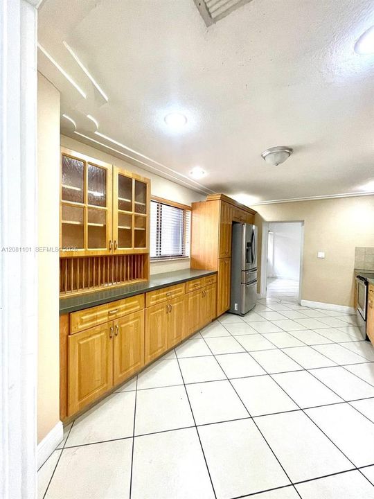 For Rent: $2,790 (2 beds, 1 baths, 2870 Square Feet)