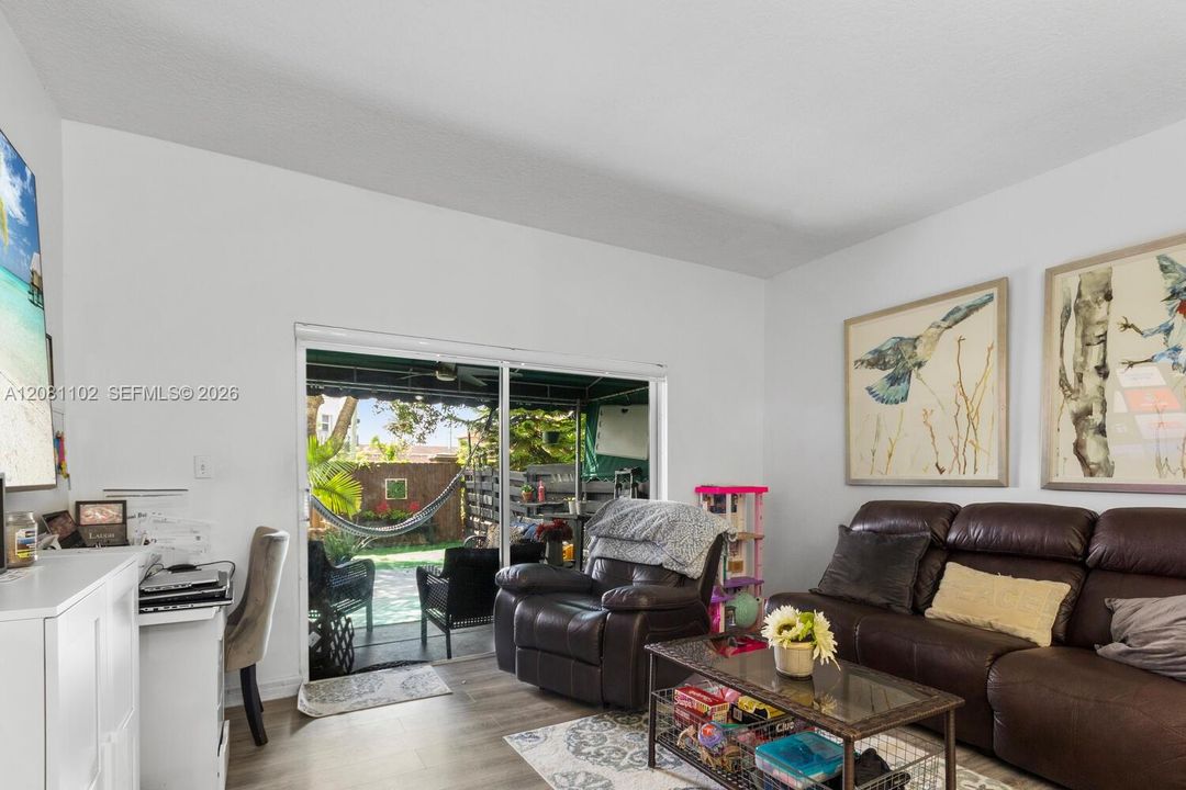 En Venta: $405,000 (2 camas, 2 baños, 1250 Pies cuadrados)