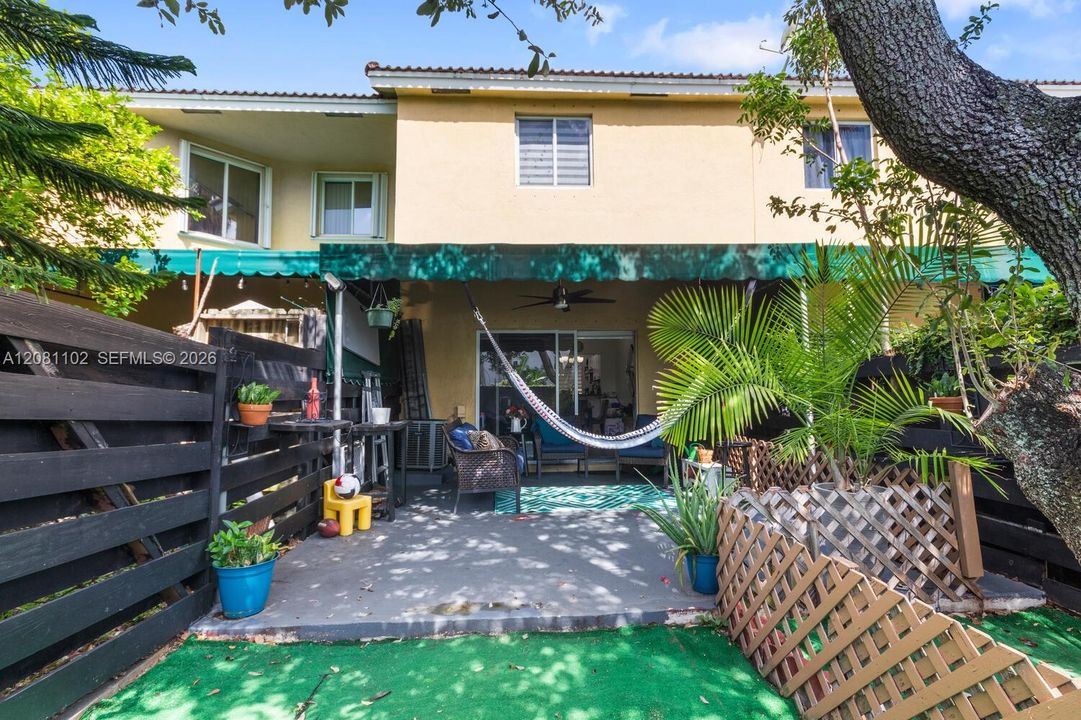 En Venta: $405,000 (2 camas, 2 baños, 1250 Pies cuadrados)
