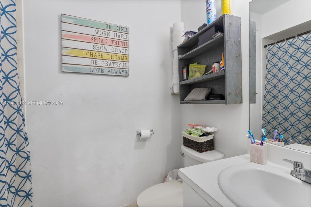 En Venta: $405,000 (2 camas, 2 baños, 1250 Pies cuadrados)